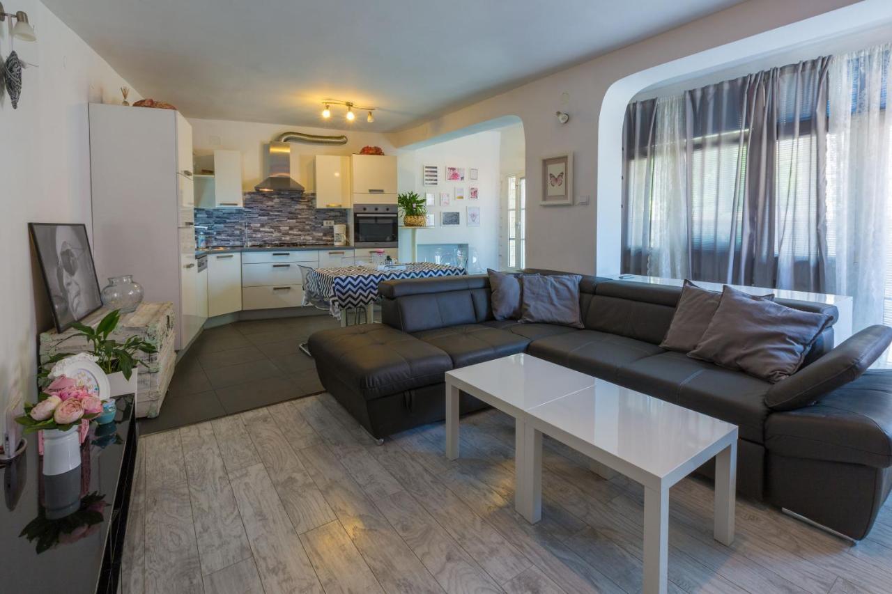 Apartments Kalla Crikvenica Bagian luar foto